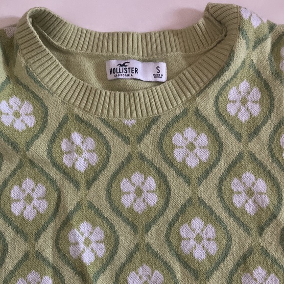 Green Floral Crop Top - Picture 3 of 3